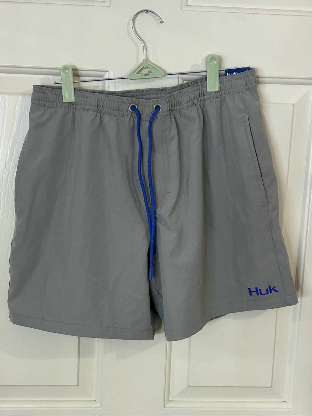 Men’s Huk Pursuit Volley Swim Fish Shorts 5.5” Gray Sz Small NWT - Picture 1 of 6